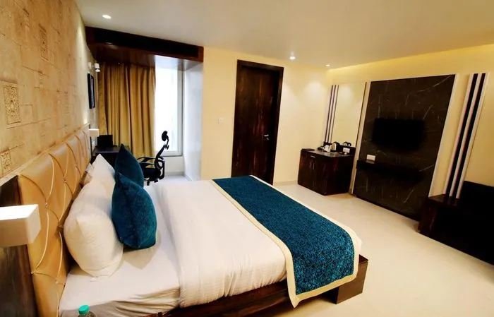 couple hotels in pinnacle by 1589 hotels lucknow